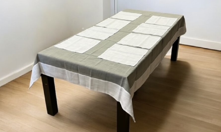 Nappe brodée grise et blanche